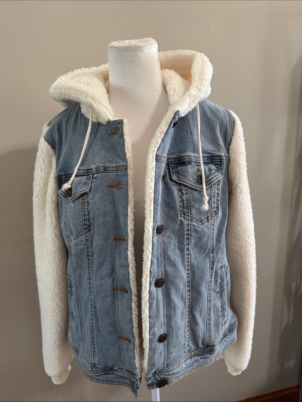 NWT Women’s Denim Jacket with Cream Sherpa Hood & Sleeves - Large